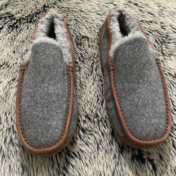 UGG - Picture 2 of 6